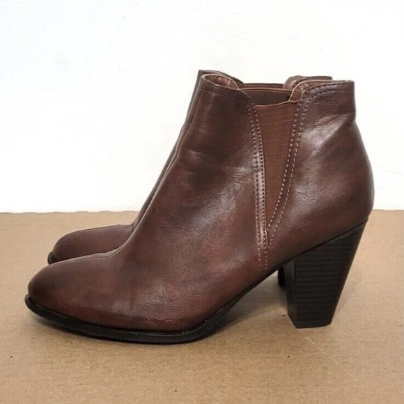 Bamboo Brown Vegan Leather Ankle Booties Womens Size 9 Chunky Heel Shoe - Picture 1 of 11